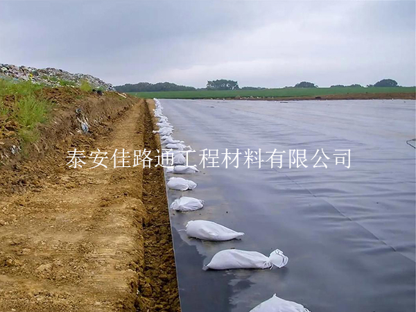 污水處理池防滲膜選購(gòu)技巧：智選材料，守護(hù)水質(zhì)安全