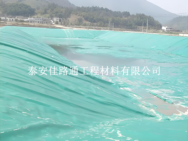 垃圾填埋場防滲膜挑選技巧:筑起綠色屏障的秘訣 垃圾填埋場防滲膜挑選技巧:筑起綠色屏障的秘訣