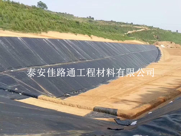 污水處理調(diào)節(jié)池防滲膜修復(fù)項目實踐與探索 污水處理調(diào)節(jié)池防滲膜修復(fù)項目實踐與探索